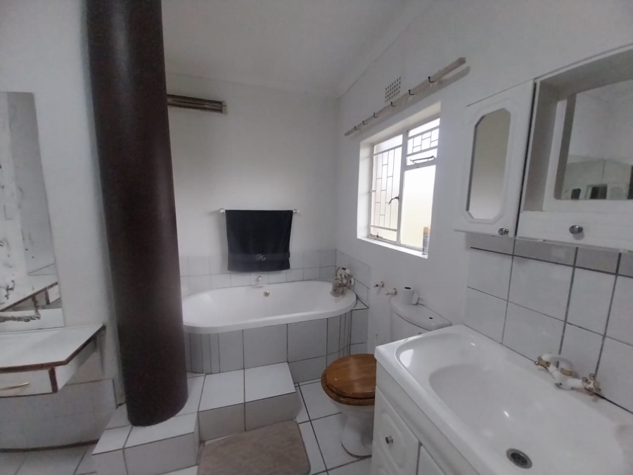 5 Bedroom Property for Sale in Roodewal Free State